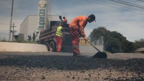 Prefeitura realiza Operação Tapa Buracos em ruas e avenidas de Cruz Alta