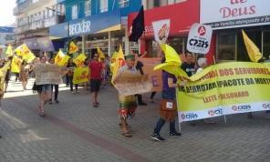 Professores Estaduais realizam manifestação no Centro de Cruz Alta