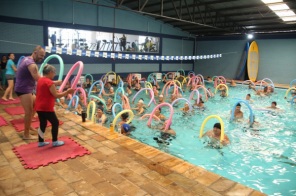 150 IDOSOS>Aula Inaugural de Hidroginástica do CCI no Centro Aquático Guarany 