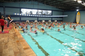 150 IDOSOS>Aula Inaugural de Hidroginástica do CCI no Centro Aquático Guarany 