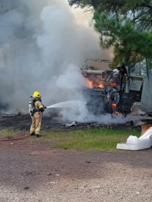 Incêndio destrói Caminhão em empresa às margens da BR-158 em Cruz Alta