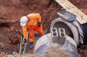 Sistema de drenagem da General Câmara é realizado para receber asfaltamento