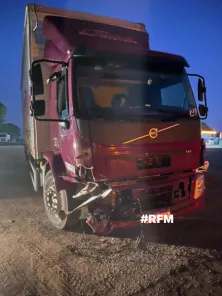 Colisão entre caminhão e carro deixa ferido na BR-158 em Cruz Alta
