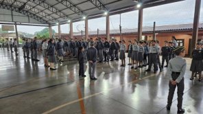 Escola Frederico Baiocchi realiza cerimônia de troca de líderes de turma