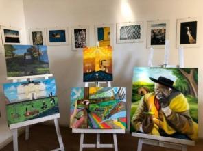 Avaliadores escolhem os vencedores do 1º Concurso Cultural de Pintura em Tela