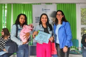 Os oito primeiros kits do Programa Meu Bebê em primeiro lugar foram entregues
