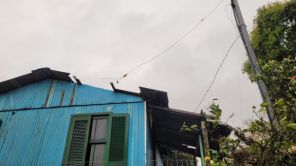 Soledade tem vento de 98km/h, casas destelhadas e falta de luz e água