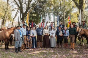 Cavaleiros do Botucaraí de Candelária participaram do desfile em Cruz Alta
