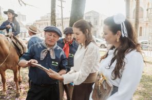 Cavaleiros do Botucaraí de Candelária participaram do desfile em Cruz Alta