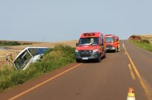 Acidente com micro-ônibus da prefeitura de Alegrete deixa um morto na RS-377
