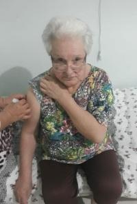 Idosos do Asilo Santo Antônio recebem 1ª dose da vacina contra a Covid-19