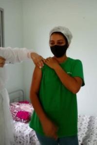 Idosos do Asilo Santo Antônio recebem 1ª dose da vacina contra a Covid-19