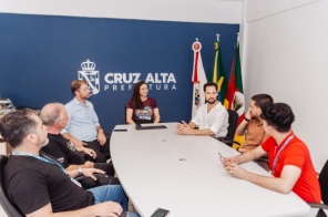 Cruz-altense Rafael Avancini recebe certificado de Mérito Cultural
