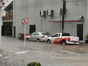 Chuva rápida com rajadas de 74km/h causa transtornos em Cruz Alta