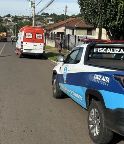 Homem sofre queda em calçada irregular e é socorrido pelo Samu em Cruz Alta