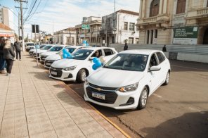 Cruz Alta investe em frota e entrega 8 carros para duas secretarias