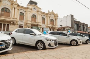 Cruz Alta investe em frota e entrega 8 carros para duas secretarias