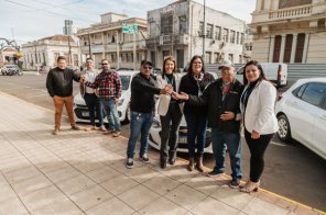 Cruz Alta investe em frota e entrega 8 carros para duas secretarias