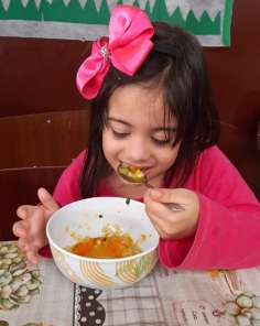 LEGAL!> Alunos do Pré-B da Escola Castelo Branco em um aprendizado saboroso