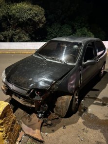 TRÂNSITO> Carro se choca em poste no Viaduto da Lomba; condutor fica ferido