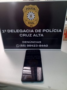 Polícia recupera celular furtado e prende mulher por receptação em Cruz Alta