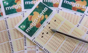 CONCURSO ESPECIAL DA MEGA 30 ANOS> sorteio será daqui a pouco, às 11h