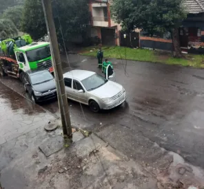 TRÂNSITO> Motorista deixa local após acidente com três veículos em Cruz Alta