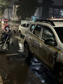 DOMINGO> Motociclista fica ferido em colisão com caminhonete em Cruz Alta