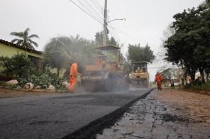 Bairro Brum II recebe investimentos em pavimentação asfáltica