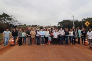 Prefeitura inaugura obra das cabeceiras da ponte do bairro Acelino Flores