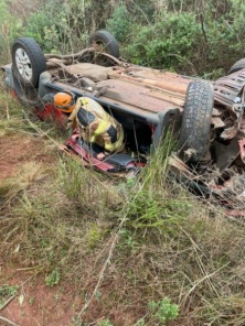 TRÂNSITO> Capotamento na BR-158 em Pejuçara Deixa Duas Pessoas Feridas