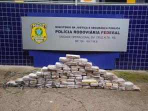 NA BR-158> PRF prende traficante com cocaína e crack em Cruz Alta