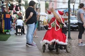 Último desfile de Natal encanta público