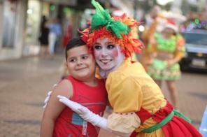 Último desfile de Natal encanta público