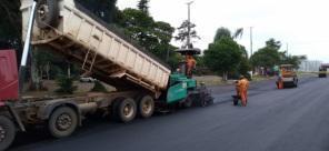 Conferindo o asfaltamento da Avenida Plácido de Castro