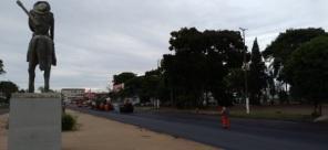 Conferindo o asfaltamento da Avenida Plácido de Castro
