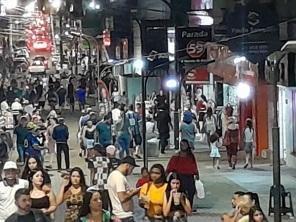 Comércio de Cruz Alta lotado na noite da quinta; nesta sexta segue até às 22h