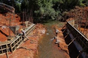Ponte sobre o Rio Passo Novo segue em andamento no interior de Cruz Alta