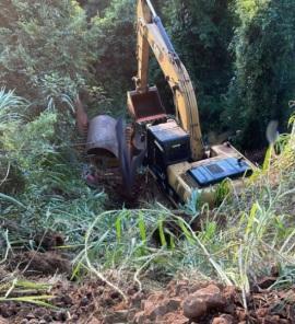 Acidente com rolo compactador deixa operador ferido no interior de Crissiumal
