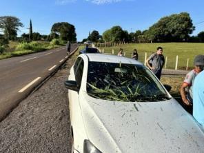 Três veículos batem após desviar de trator na VRS-824 em Ibirubá