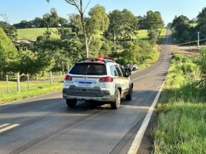 Três veículos batem após desviar de trator na VRS-824 em Ibirubá