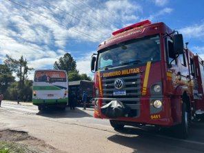 MANHÃ DA SEXTA>Colisão entre ônibus e carreta interditou a BR-158 em Cruz Alta