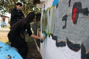 200+2: Alunos da Escola Belarmino Côrtes participam de oficina de grafite