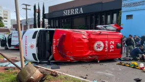 Ambulância do Samu capota e paciente morre em acidente em Passo Fundo