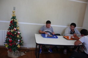 Restaurante Popular serve refeição  especial na antevéspera de Natal 
