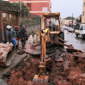 DEPOIS DA CHUVA> Corsan e Obras da Prefeitura recuperam rede de drenagem 