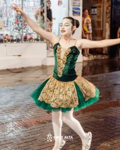 Um encanto de natal fechou com a descida da Pinheiro no desfile Natalino 