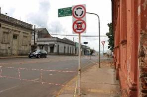 Prefeitura isola área central onde imóvel está sendo demolido