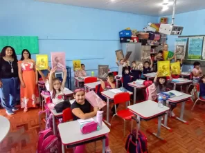 Alunos da rede municipal começam a receber os kits de material escolar