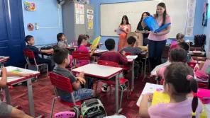 Alunos da rede municipal começam a receber os kits de material escolar